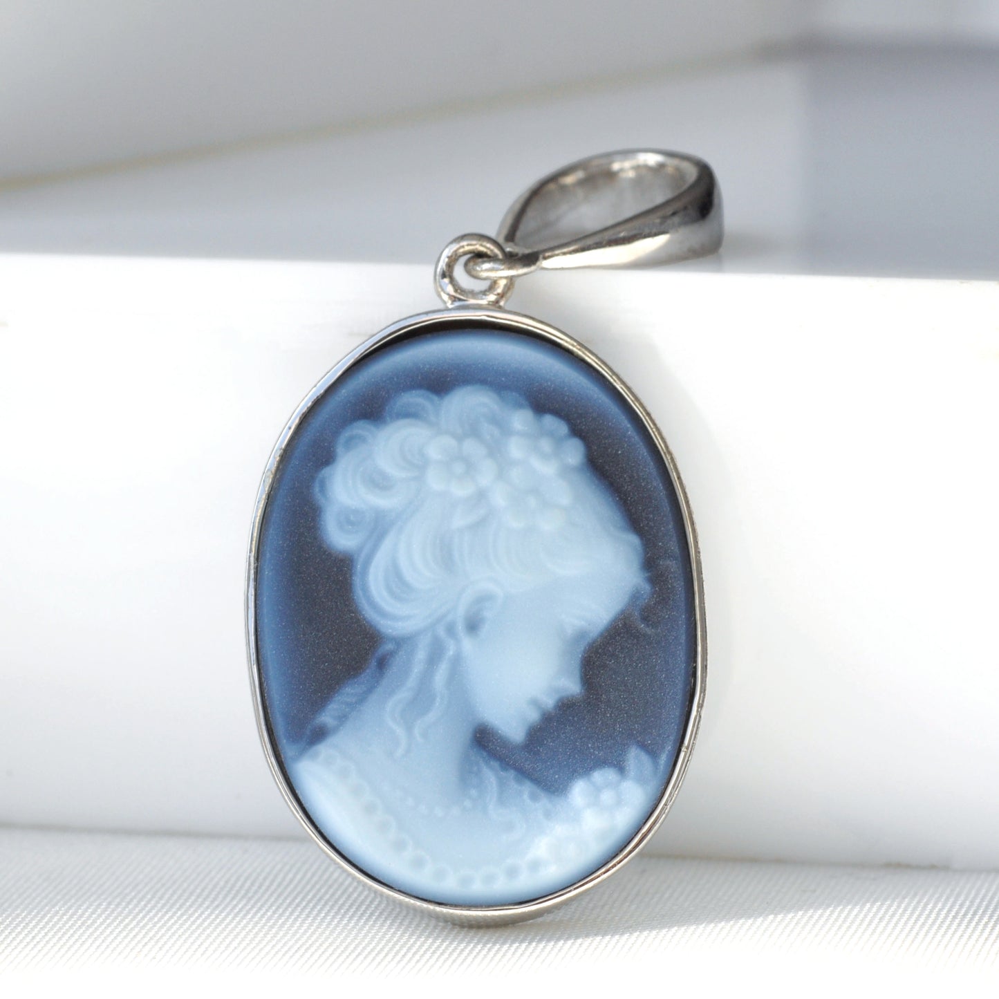 Sterling Silver Carved Lady Cameo Pendant Necklace