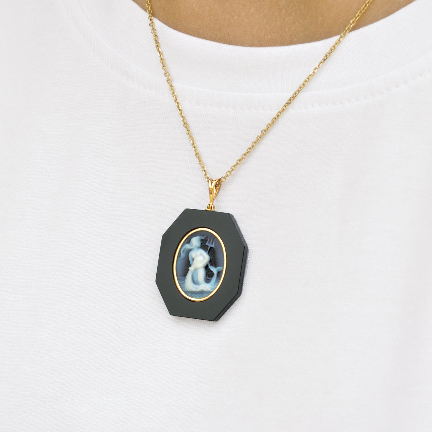 Aquarius Zodiac Agate Cameo Black Onyx Pendant Necklace